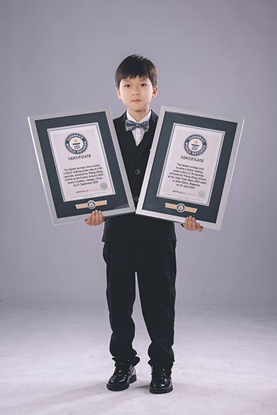 Yiheng Wang holding his framed GWR certificates