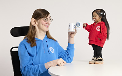 World's TALLEST and SHORTEST women meet