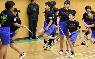 kids skipping