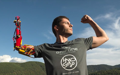 Record holder showing lego arm